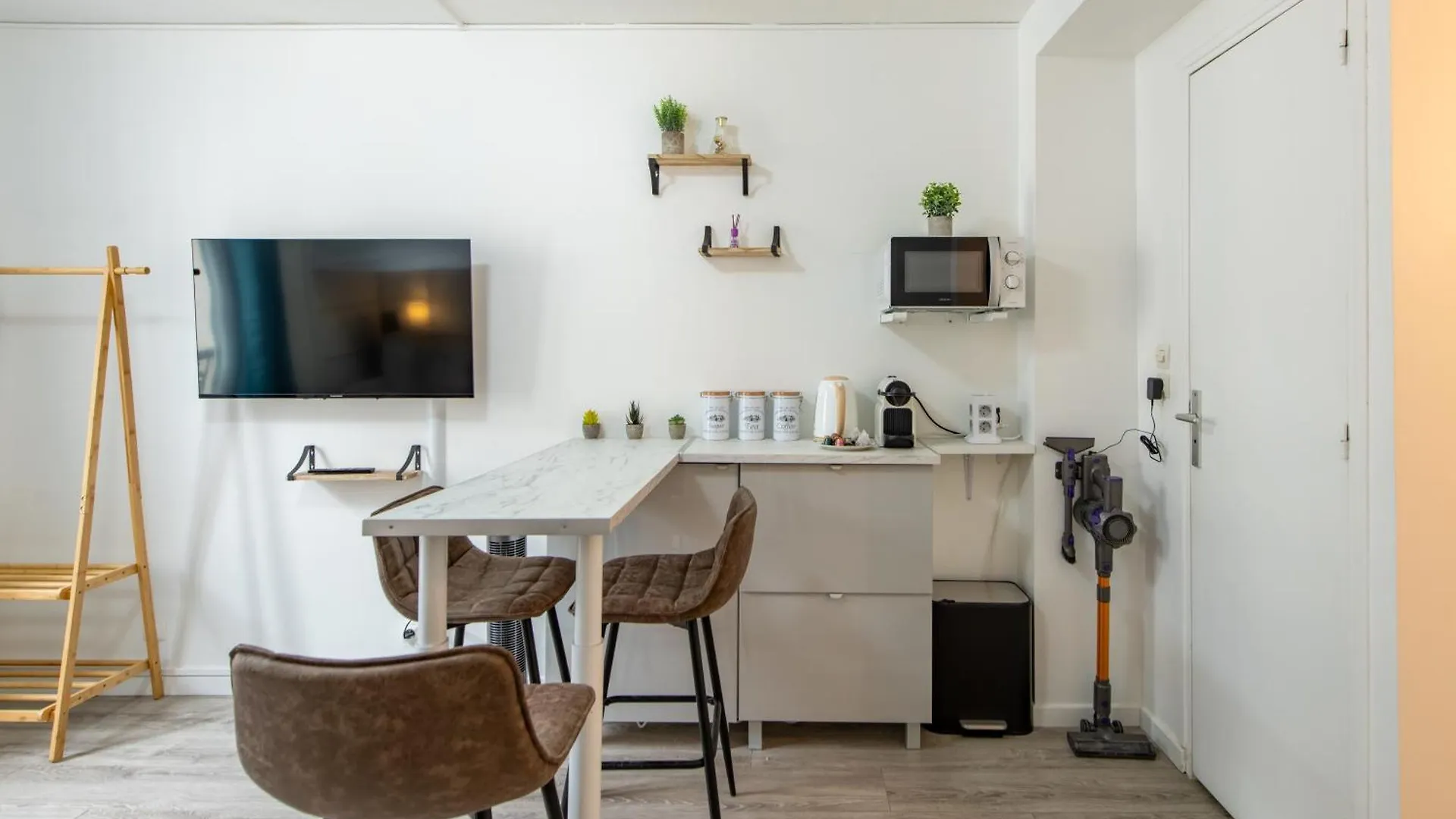 Best Deal! Modern Studio In Vibrant Area Only 5 Minutes By Walk To Metro - Central Location Paris 0*,  França