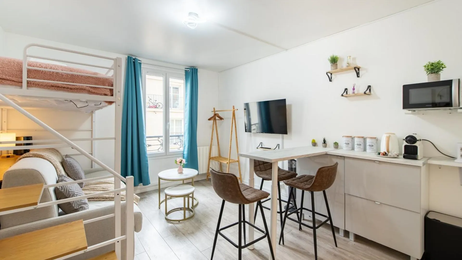 Appartement Best Deal! Modern Studio In Vibrant Area Only 5 Minutes By Walk To Metro - Central Location Parijs