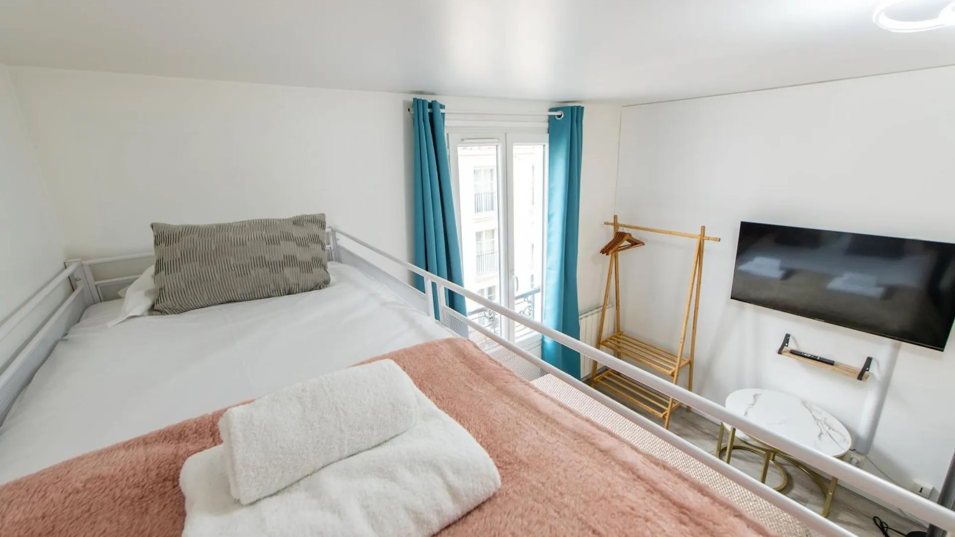 Appartement Best Deal! Modern Studio In Vibrant Area Only 5 Minutes By Walk To Metro - Central Location Parijs Frankrijk