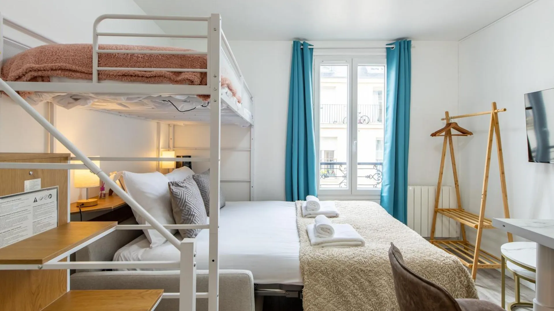 Best Deal! Modern Studio In Vibrant Area Only 5 Minutes By Walk To Metro - Central Location Parijs