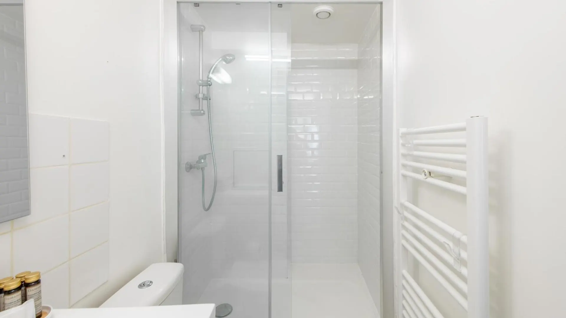 Best Deal! Modern Studio In Vibrant Area Only 5 Minutes By Walk To Metro - Central Location Parijs Frankrijk